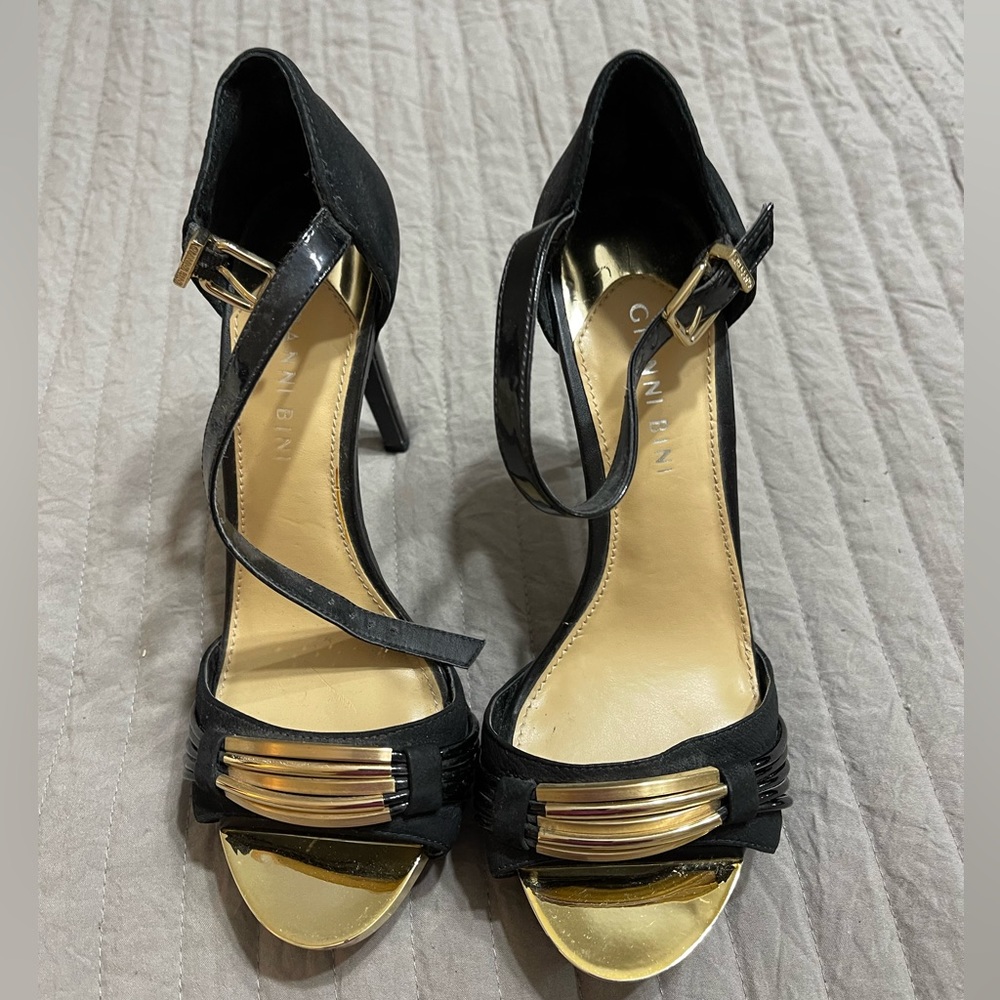Gianni Bini Black Platform Sandals